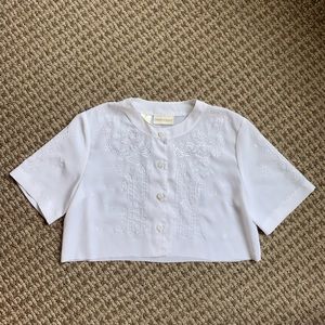 White crop top with embroidered flowers (vintage)